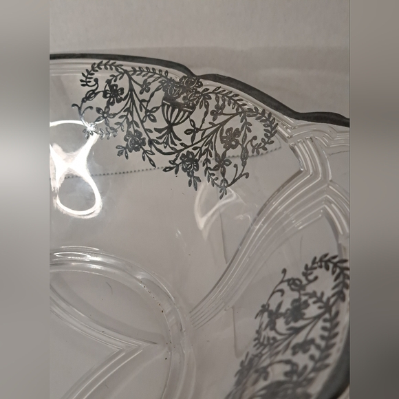 Vintage glass bowl silver floral and leaves overlay double handle scalloped edge - Picture 7 of 8
